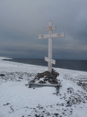 Памятный крест на о. Беннета. 2003 год Памятный крест на о. Беннета. 2003 год